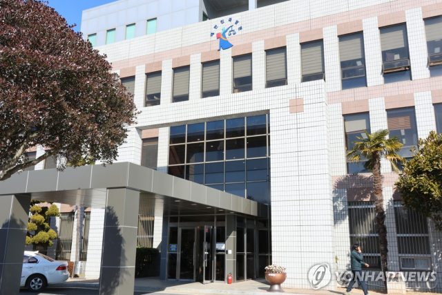 「친구와 짜고 예산 8천400만 원 빼돌린 거제시청 공무원 징역 2년」